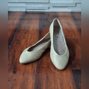 AGL Women's Beige Textured Flats EU 35 US 5